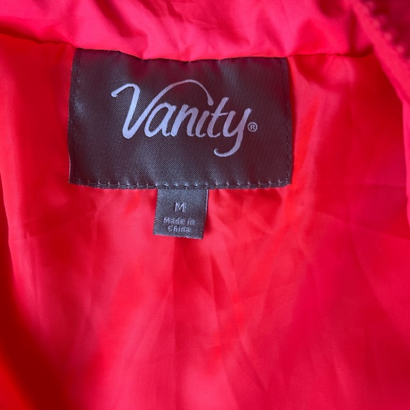 Hooded puffer vest - Picture 2 of 3